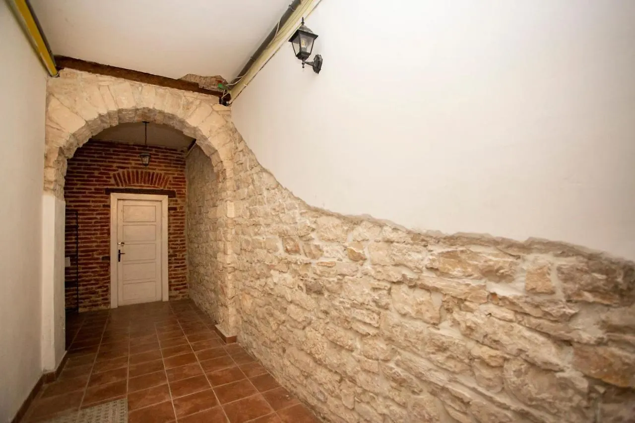 Apartment Kika Pula 0*,